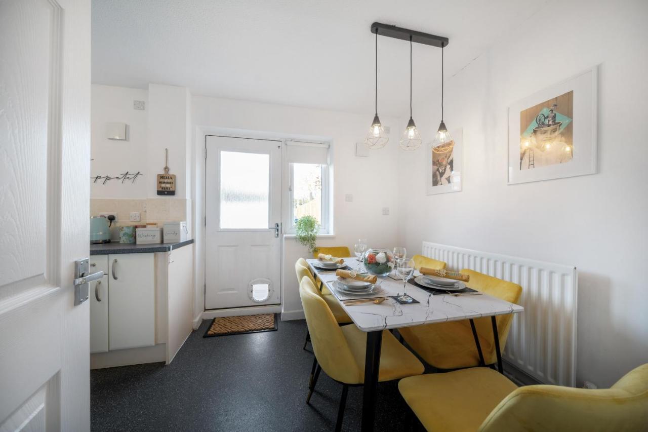 Stylish 3 Bed House, Large Garden, Parking, Wifi - Esho Stays Coventry Exterior photo